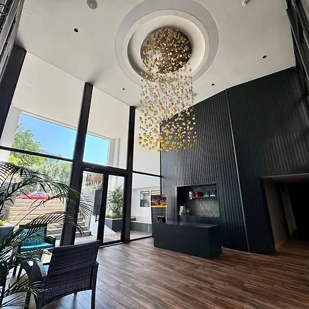 C Lounge Cleopatra Premium דירה אלאניה